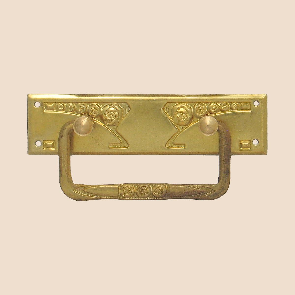 Jugendstil Möbelschild geprägt Messing MPA 98 x 25mm mit Griff Serie JU011 Bild1