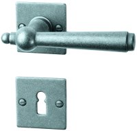 Bauhaus-Stil-Rosettengarnitur-Eisen-thermopatiniert-1