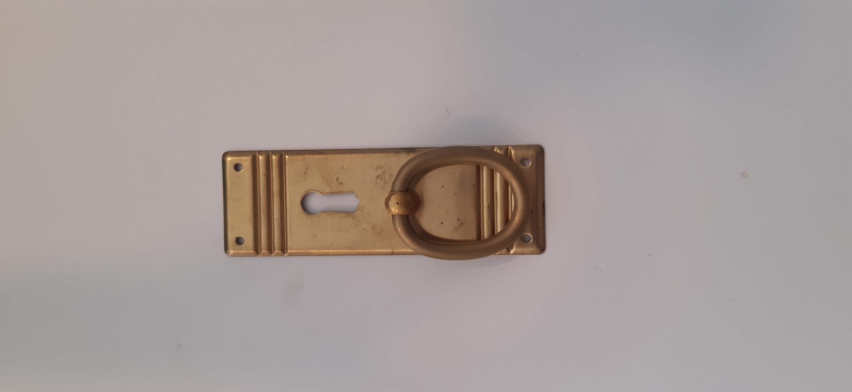 Jugendstil Möbelschild geprägt Messing MMA 31 x 96mm mit Griff und Schlüsselloch Serie JU104 Bild1