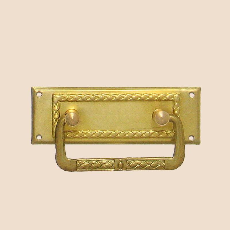 Jugendstil Möbelschild geprägt Messing MMA 79 x 27mm mit Griff Serie JU014 Bild1